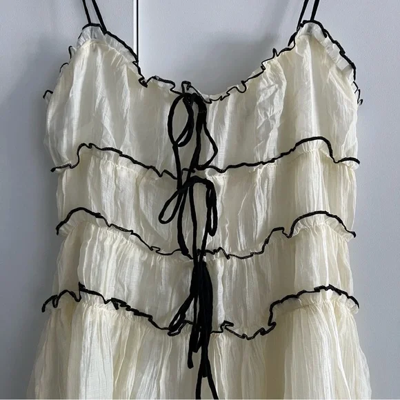 Elegant Cream Maxi Dress with Black Accents - Picture 4 of 7